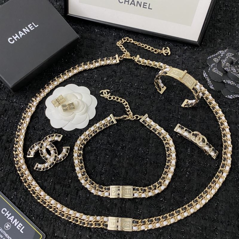 Ch**el waist chain